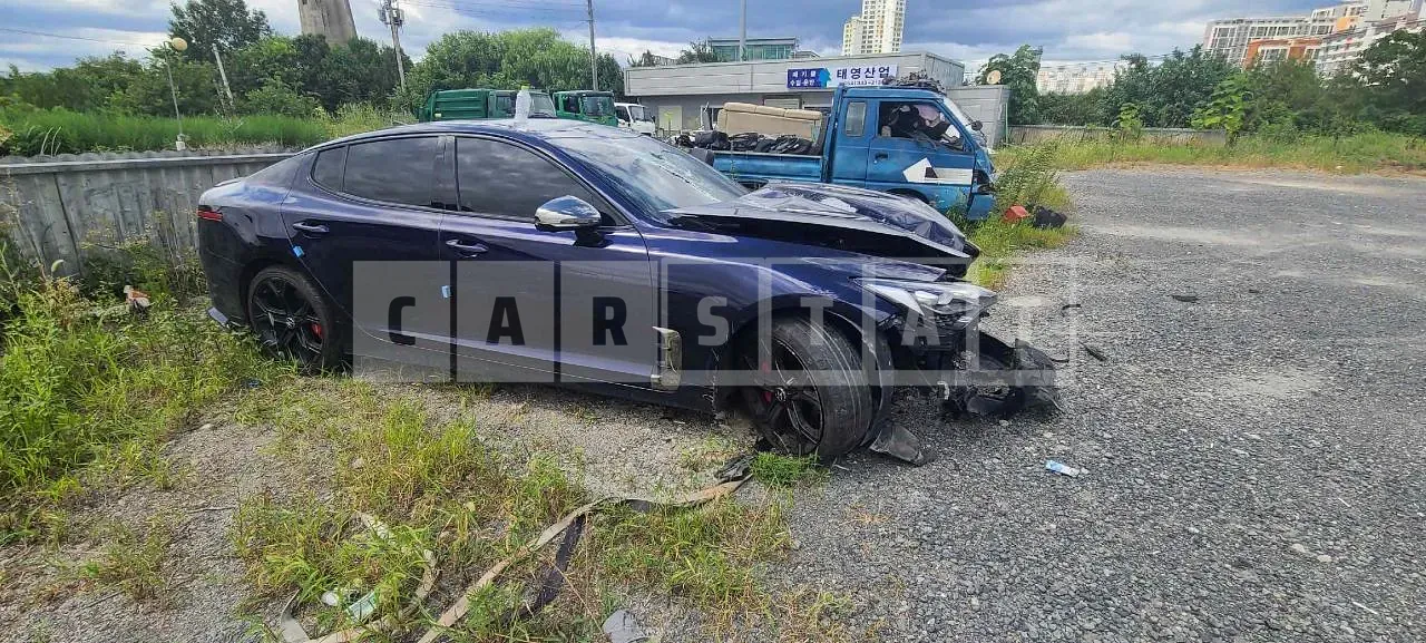 Photo 2 of 16: 2019 Kia Stinger, VIN KNAE751CBKS066514 — Korean insurance auction