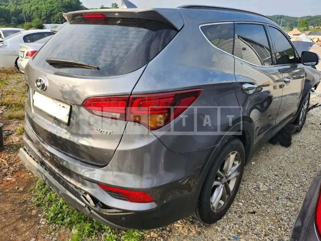 Photo 2 of 11: 2016 Hyundai Santa Fe, VIN KMHSW81UBGU596550 — Korean insurance auction