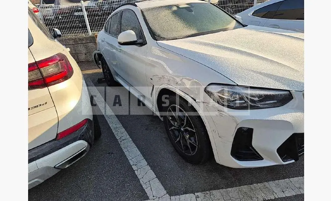 Photo 2 of 6: 2022 BMW X4 xDrive20i — Korean insurance auction