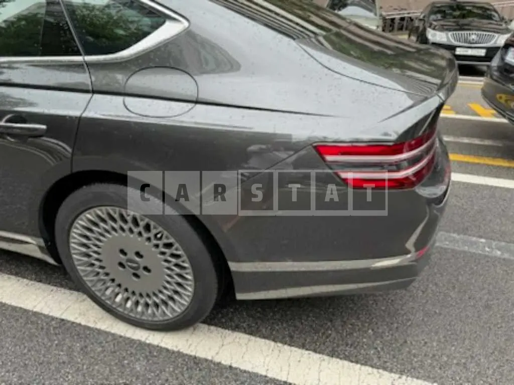 Photo 2 of 7: 2023 Genesis G80 — Korean insurance auction