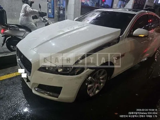 Photo 2 of 8: 2017 Jaguar XF 20d, VIN SAJBB4BN6HCY38094 — Korean insurance auction