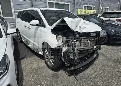 Photo 1 of 12: 2019 Kia Carnival — Korean insurance auction