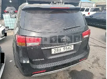 Photo 2 of 21: 2015 Kia Carnival, VIN KNAMB81ABFS074795 — Korean insurance auction