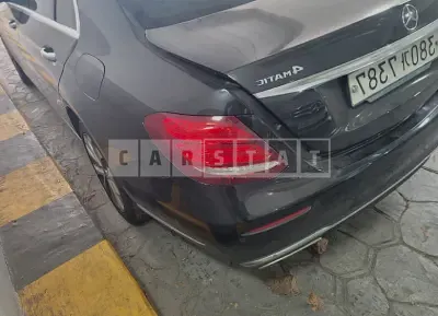 Photo 1 of 9: 2019 Mercedes-Benz E300 4Matic, VIN WDDZF4KB5KA683330 — Korean insurance auction