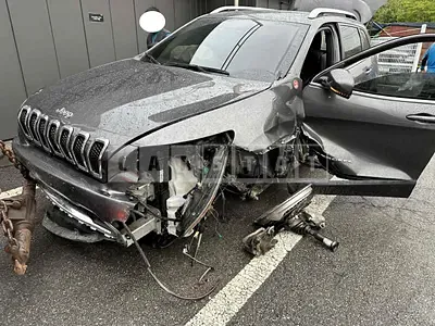 Photo 1 of 11: 2017 Jeep Cherokee 2.2, VIN 1C4PJMDU0HW628214 — Korean insurance auction