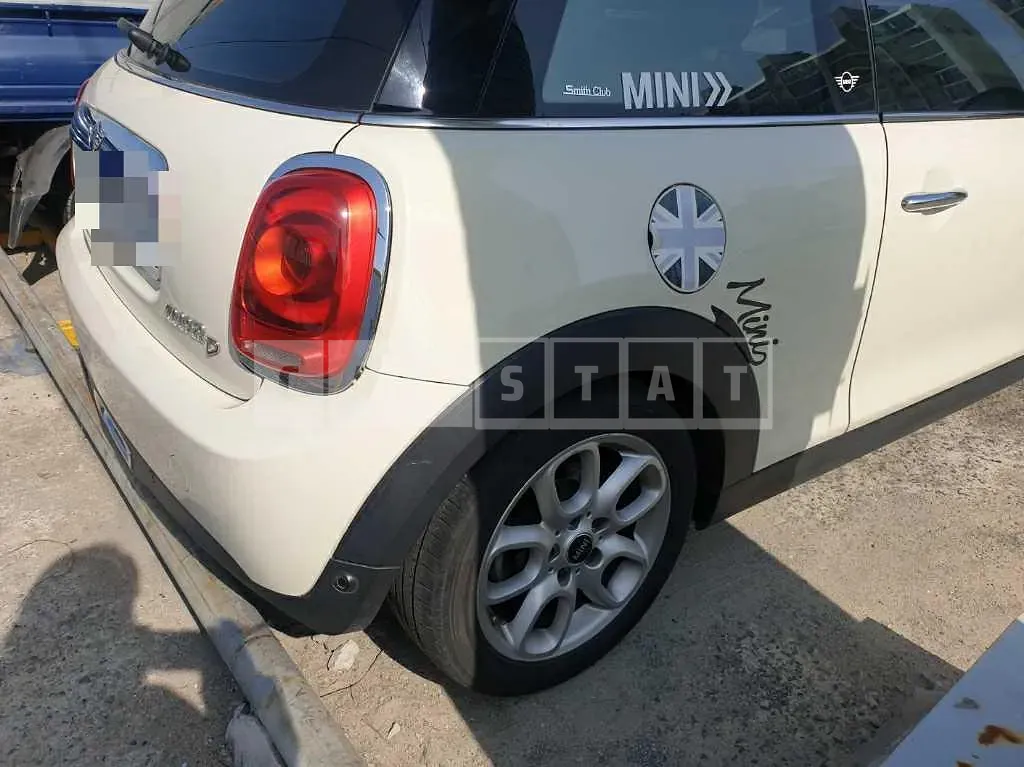 Photo 2 of 7: 2016 MINI Cooper D — Korean insurance auction