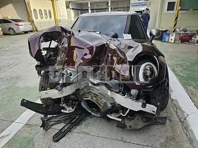 Photo 1 of 5: 2019 MINI Cooper Clubman, VIN WMWLN5103K2L14160 — Korean insurance auction