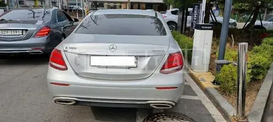Photo 2 of 29: 2018 Mercedes-Benz E300 4Matic — Korean insurance auction