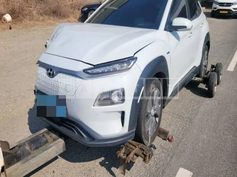 Photo 2 of 8: 2018 Hyundai Kona Electric, VIN KMHK381GFKU005387 — Korean insurance auction