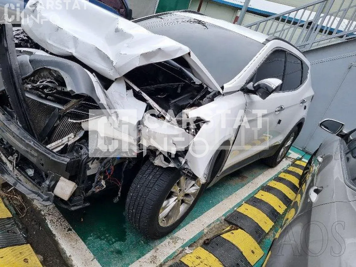 Photo 2 of 5: 2017 Hyundai Santa Fe 2.0 — Korean insurance auction