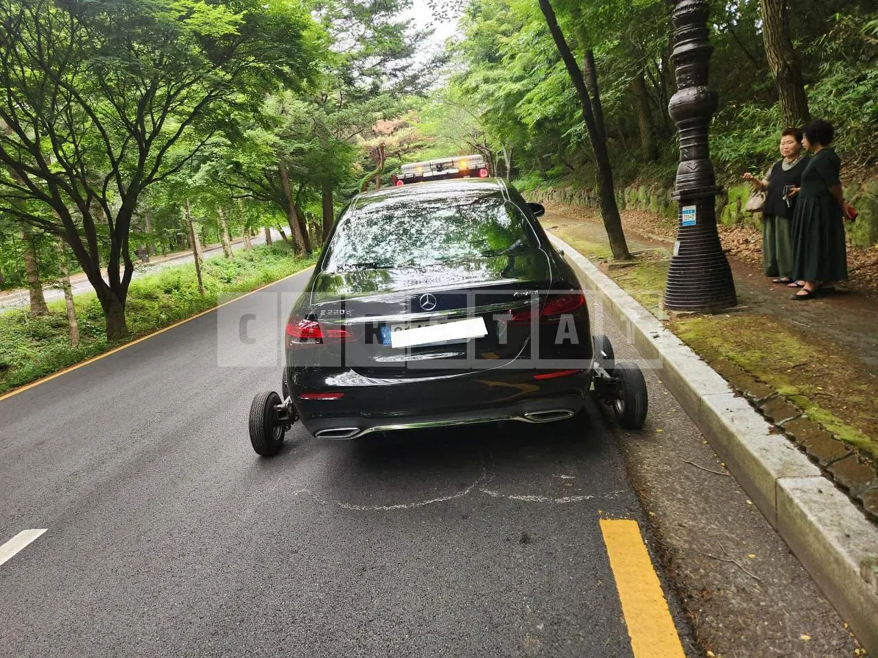Photo 2 of 34: 2021 Mercedes-Benz E220d 4Matic, VIN W1KZF0FB3MA872760 — Korean insurance auction