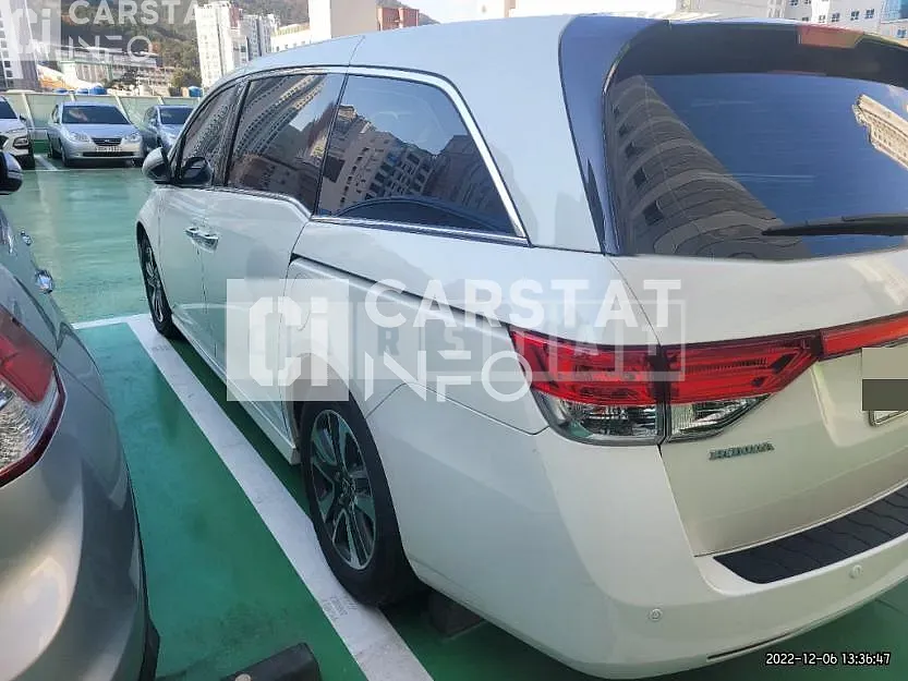 Photo 2 of 10: 2015 Honda Odyssey, VIN 5KBRL5860FB601352 — Korean insurance auction