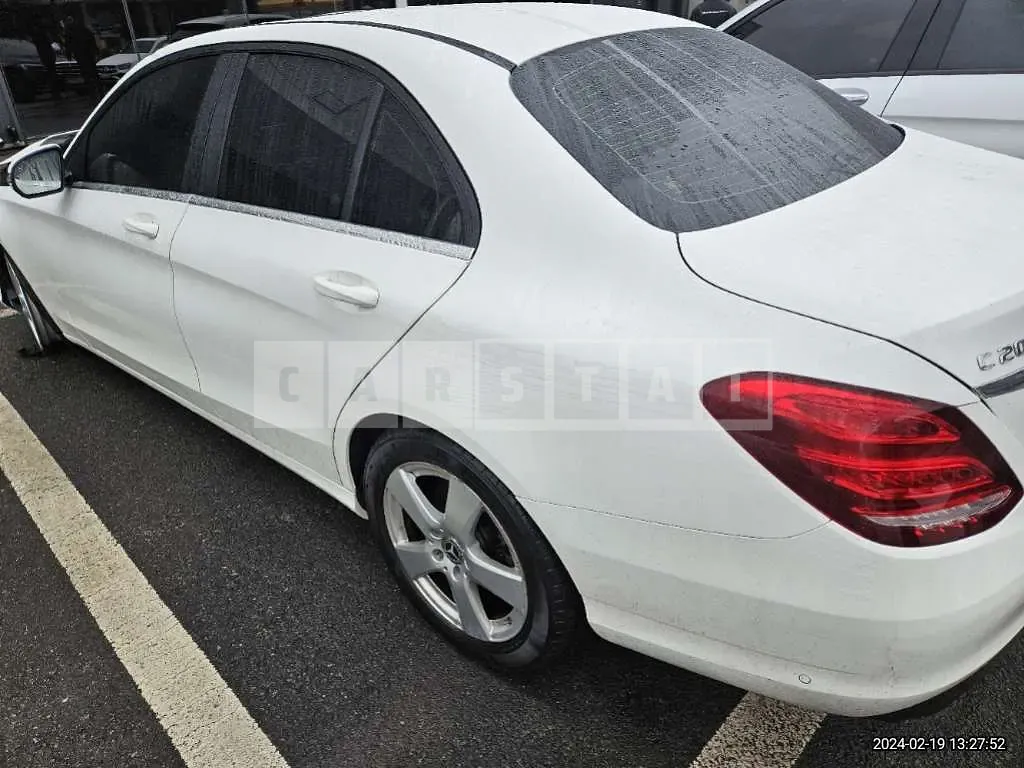 Photo 2 of 12: 2018 Mercedes-Benz C 200, VIN WDDWF4CB9JF615972 — Korean insurance auction