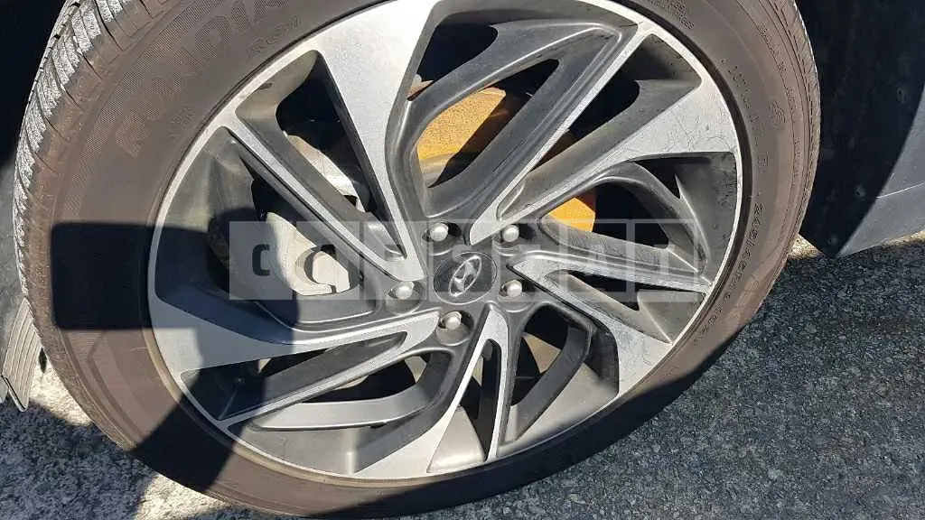 Photo 2 of 28: 2019 Hyundai Tucson, VIN KMHJ5817GKU842214 — Korean insurance auction