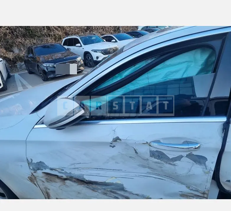 Photo 2 of 26: 2018 Mercedes-Benz E220 d — Korean insurance auction