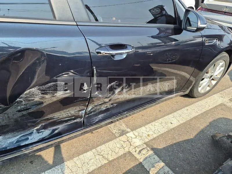 Photo 2 of 14: 2016 Kia K5, VIN KNAGX411BGA056934 — Korean insurance auction