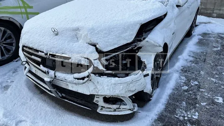 Photo 2 of 24: 2021 Mercedes-Benz E300 e 4Matic — Korean insurance auction