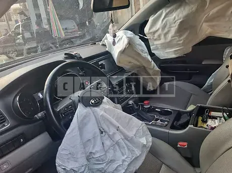 Photo 2 of 6: 2019 Kia Carnival, VIN KNAMB81ABKS555854 — Korean insurance auction