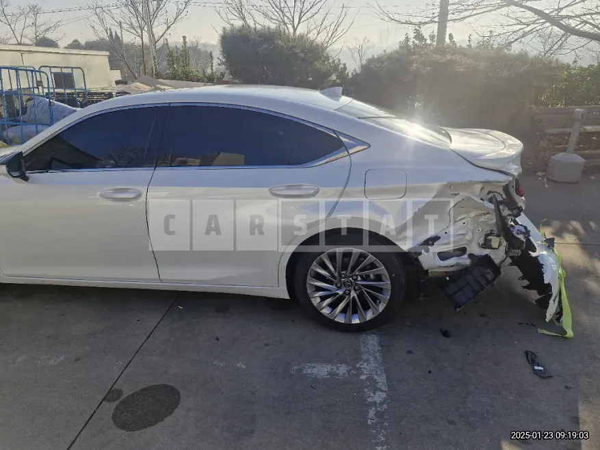Photo 2 of 5: 2024 Lexus ES300h — Korean insurance auction