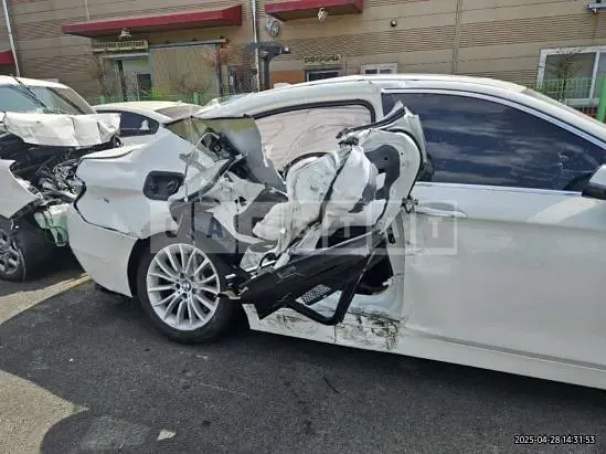 Photo 2 of 7: 2015 BMW 528i — Korean insurance auction