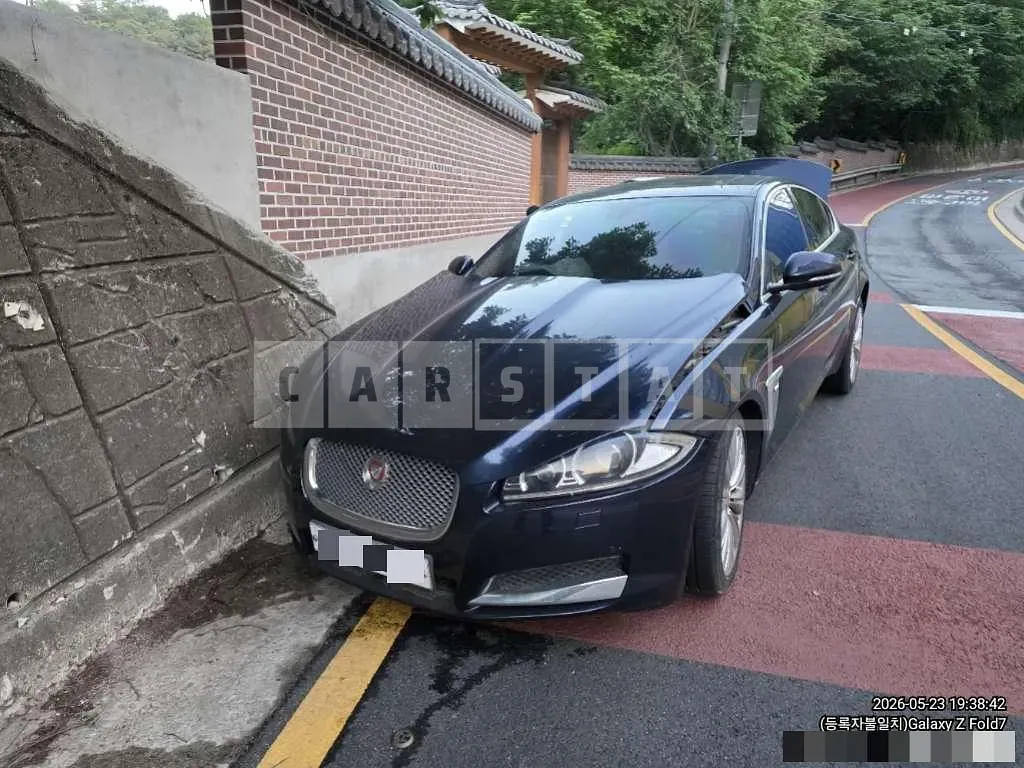 Photo 2 of 17: 2027 Jaguar XF 3.0 Sc — Korean insurance auction