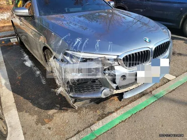 Photo 2 of 38: 2017 BMW 520d xDrive, VIN WBAJC5102HG850154 — Korean insurance auction