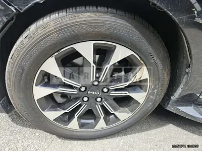 Photo 1 of 2: 2022 Kia (parts) Carnival High Limousine Wheel — Korean insurance auction