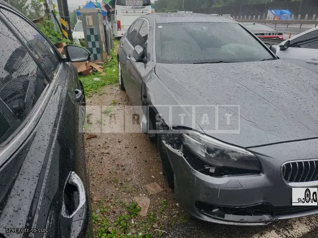 Photo 2 of 9: 2015 BMW 520d, VIN WBA5E5102FG064363 — Korean insurance auction