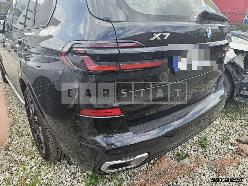Photo 3 of 3: 2024 BMW (parts) X7 xDrive40i Bumper — Korean insurance auction