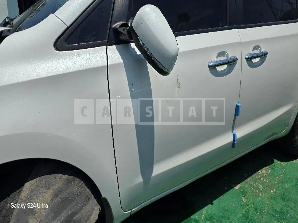 Photo 2 of 20: 2015 Kia Carnivals — Korean insurance auction