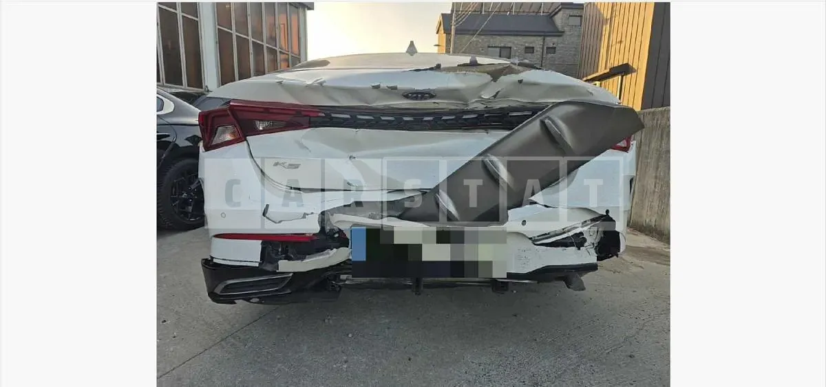 Photo 2 of 25: 2020 Kia K5 — Korean insurance auction