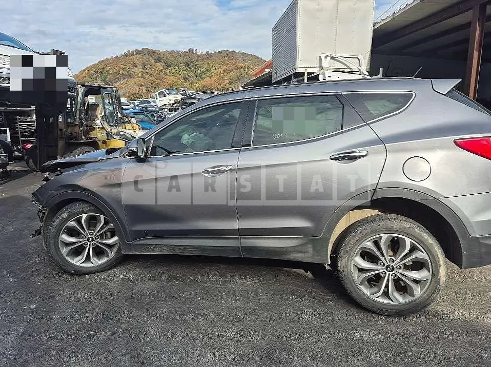 Photo 2 of 10: 2014 Hyundai Santa Fe DM — Korean insurance auction