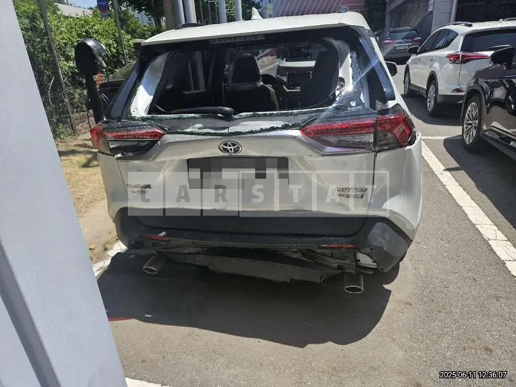 Photo 2 of 10: 2020 Toyota Lave 4 Hybrid AWD — Korean insurance auction