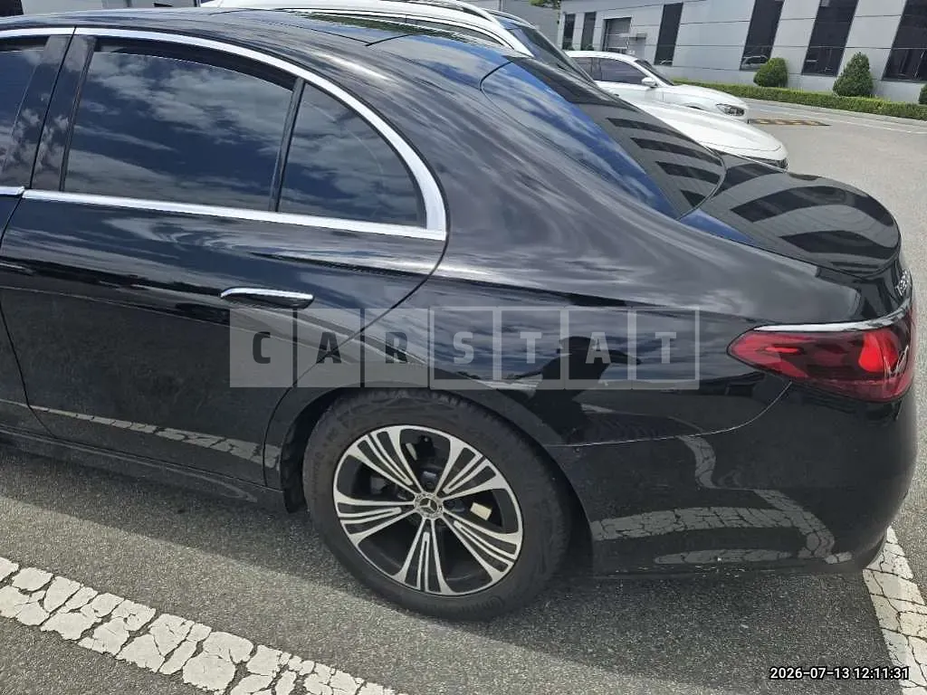 Photo 2 of 23: 2025 Mercedes-Benz E 200 — Korean insurance auction