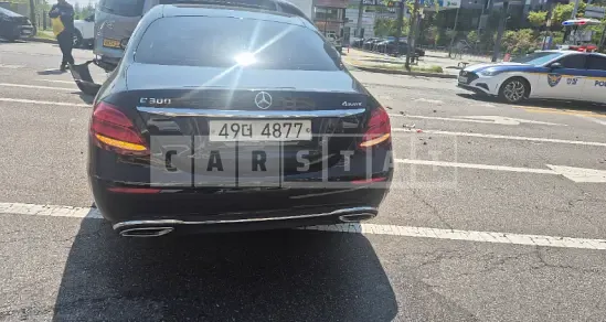 Photo 2 of 10: 2018 Mercedes-Benz E 300 4Matic — Korean insurance auction