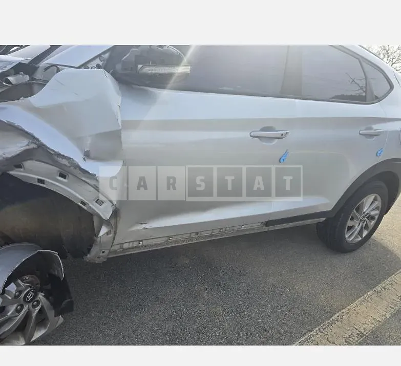 Photo 2 of 8: 2016 Hyundai Tucson TL — Korean insurance auction
