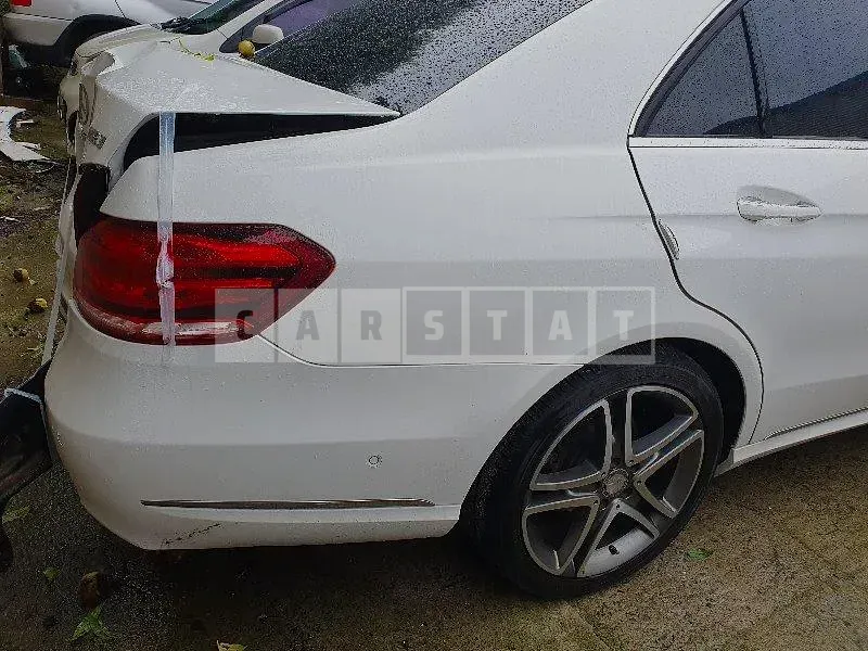 Photo 2 of 6: 2016 Mercedes-Benz E300 4Matic, VIN WDDHF8BB4GB201354 — Korean insurance auction