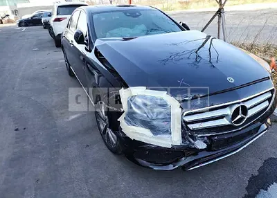 Photo 1 of 22: 2019 Mercedes-Benz E 300 4Matic, VIN WDDZF4KB8KA638155 — Korean insurance auction