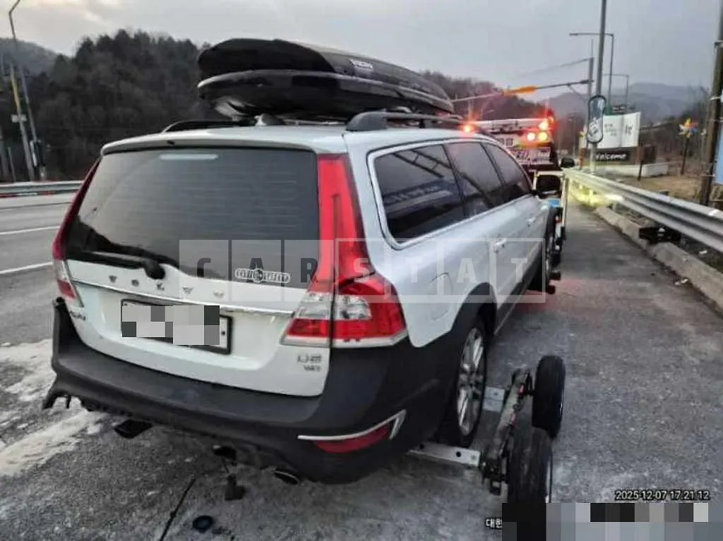 Photo 2 of 6: 2016 Volvo XC70D5 — Korean insurance auction