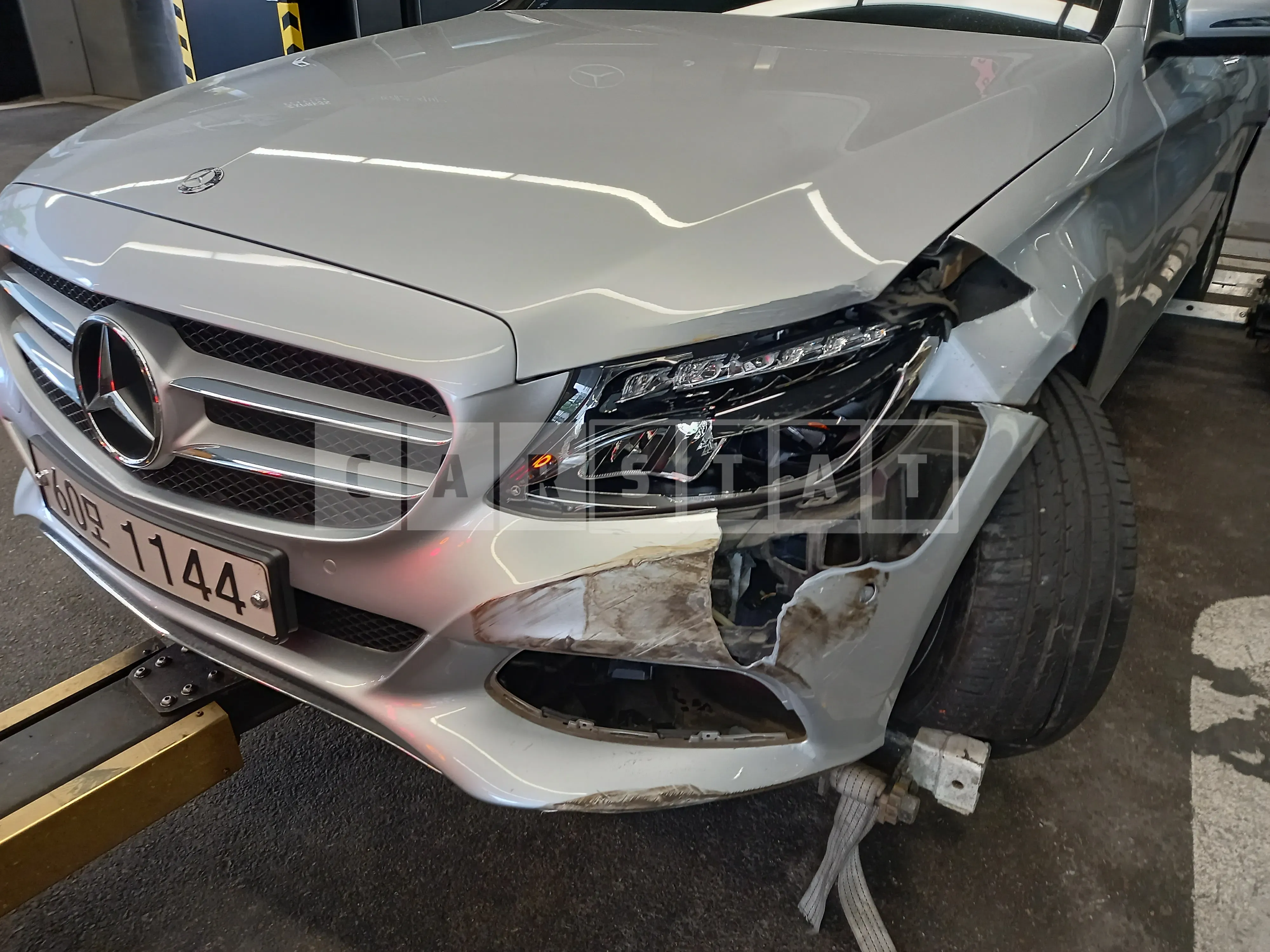 Photo 2 of 11: 2017 Mercedes-Benz C220d 4Matic, VIN WDDWF0FB7HR283401 — Korean insurance auction