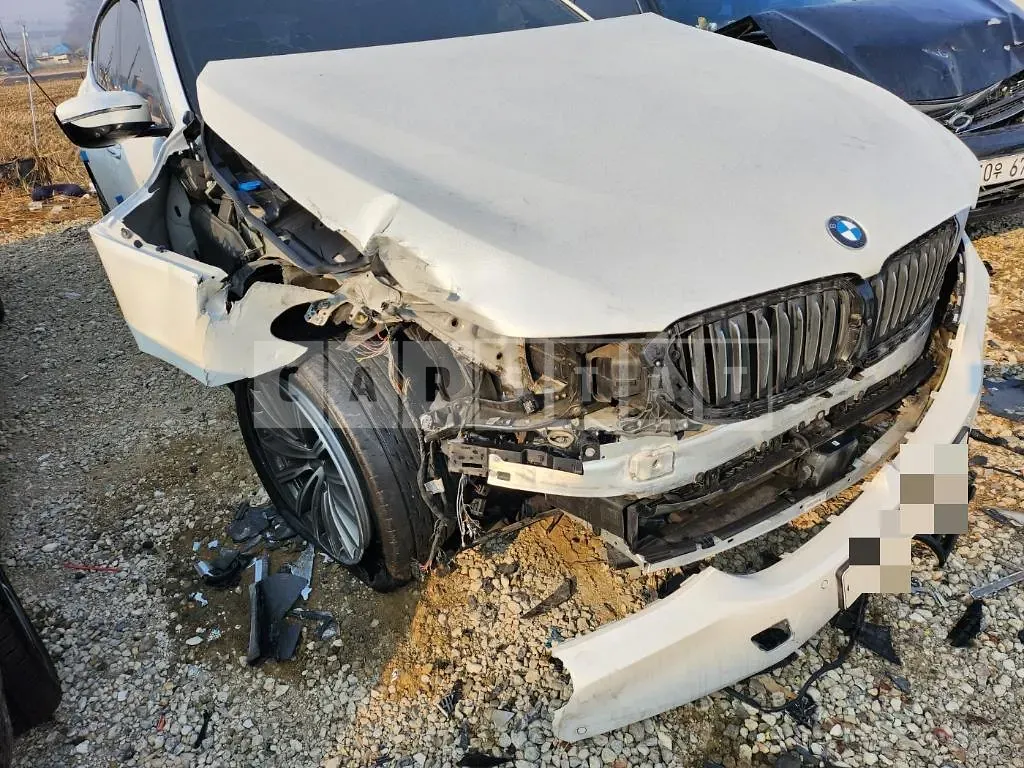Photo 2 of 12: 2018 BMW 630d xDrive, VIN WBAJW8106JBK91400 — Korean insurance auction