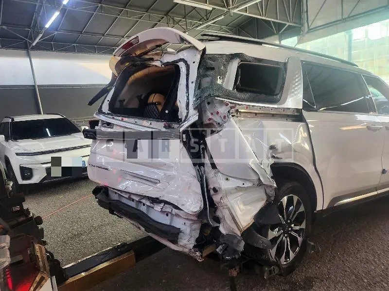 Photo 2 of 21: 2020 Kia Carnivals, VIN KNANC81BBMS016144 — Korean insurance auction