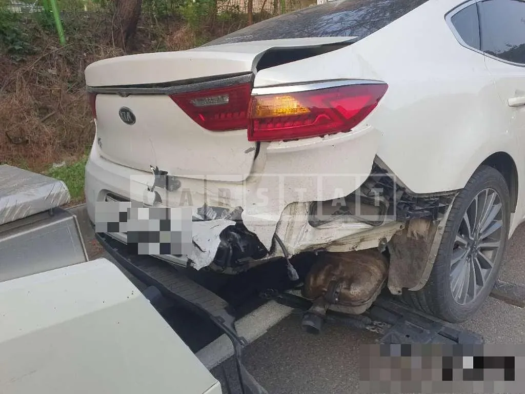 Photo 2 of 11: 2017 Kia K7 — Korean insurance auction