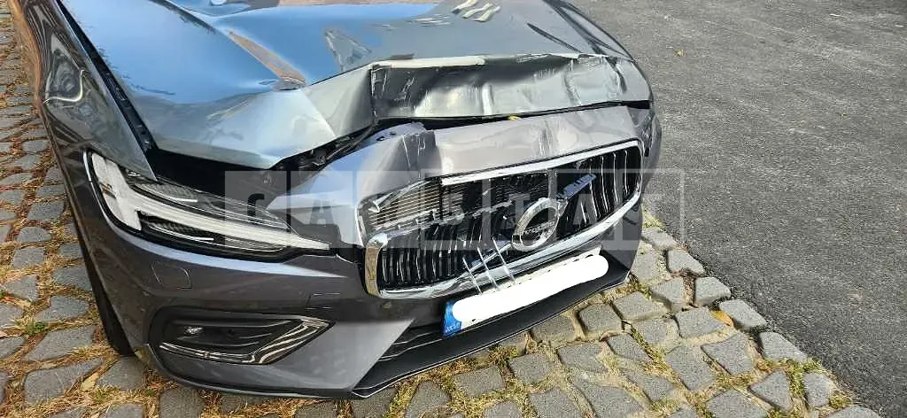 Photo 2 of 12: 2021 Volvo S60 B5, VIN 7JRZSL12DMG092103 — Korean insurance auction