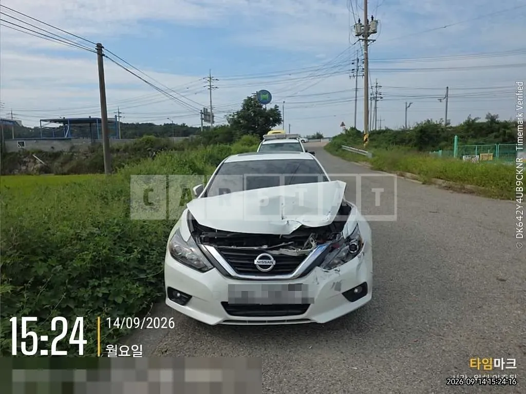 Photo 2 of 4: 2017 Nissan Altima 2.5 — Korean insurance auction