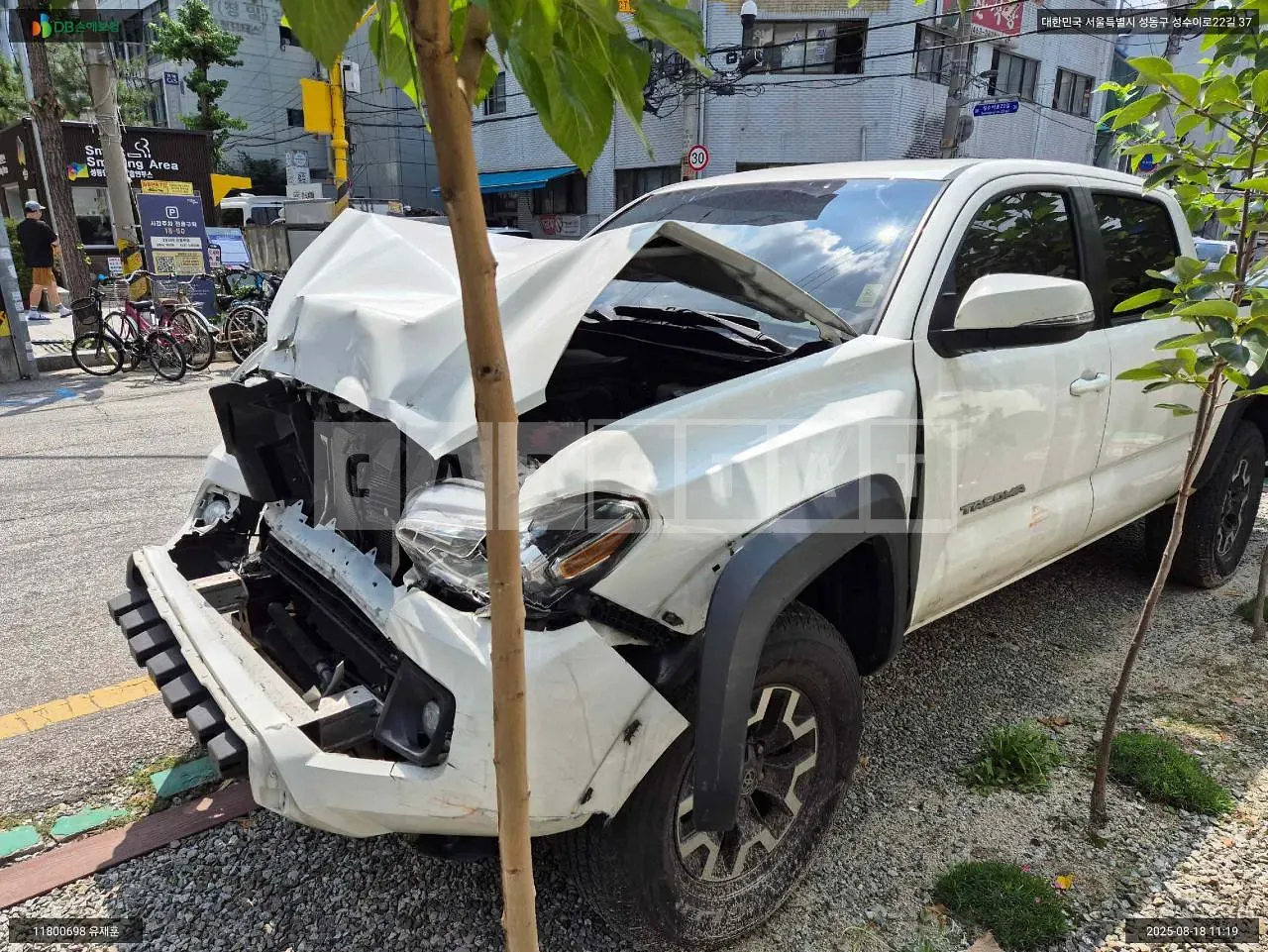 Photo 2 of 13: 2017 Toyota Tacoma, VIN 5TFCZ5AN6HX061656 — Korean insurance auction