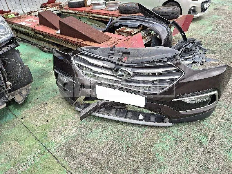 Photo 2 of 26: 2017 Hyundai Santa Fe, VIN KMHSW81UDJU779397 — Korean insurance auction