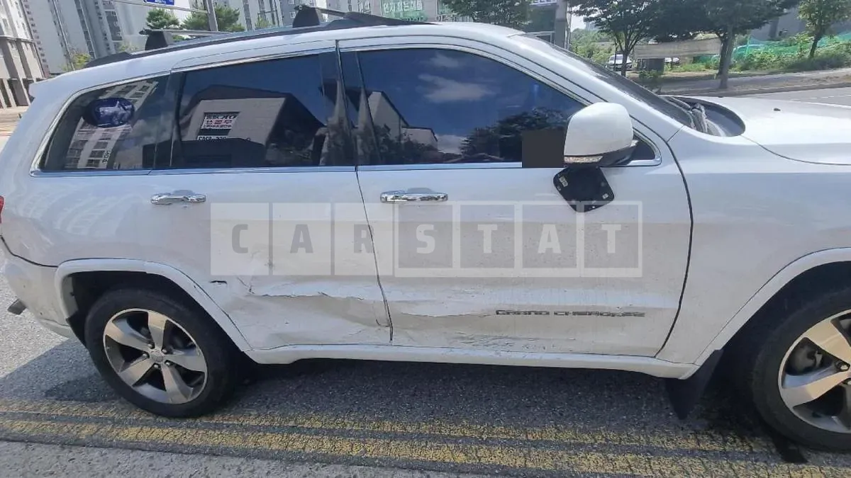 Photo 2 of 3: 2014 Jeep Straw Grand Cherokee — Korean insurance auction