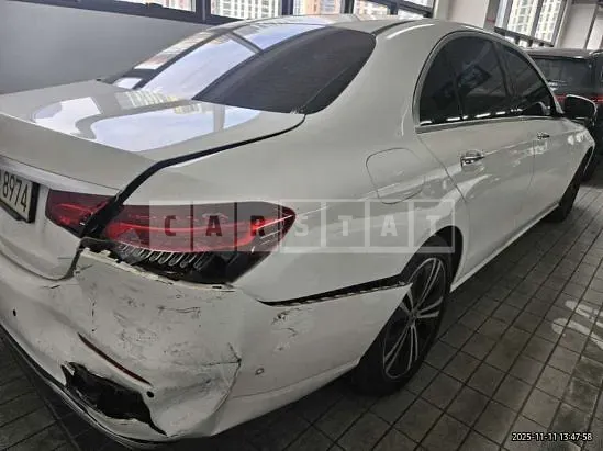 Photo 2 of 22: 2022 Mercedes-Benz E250, VIN W1KZF4FB1NB083557 — Korean insurance auction