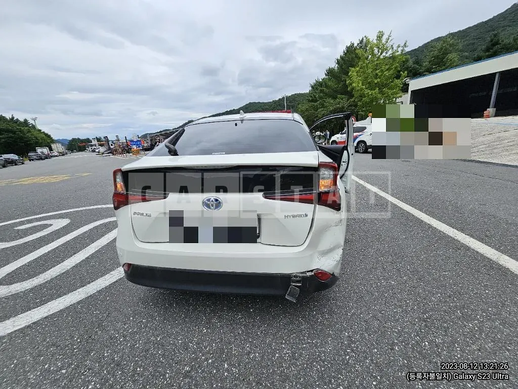 Photo 2 of 12: 2019 Toyota Prius, VIN JTDKARFU7K3090933 — Korean insurance auction